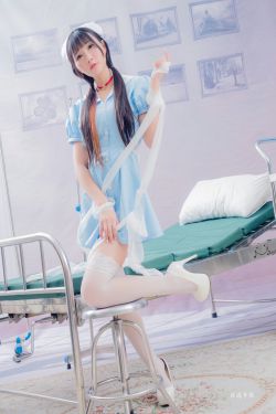 美女放屁